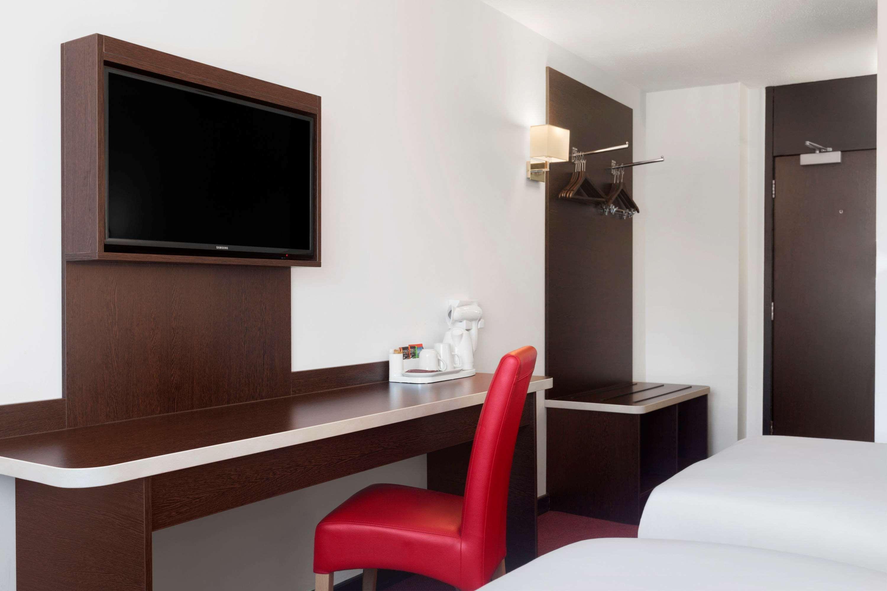 Ramada Milton Keynes Hotell Eksteriør bilde
