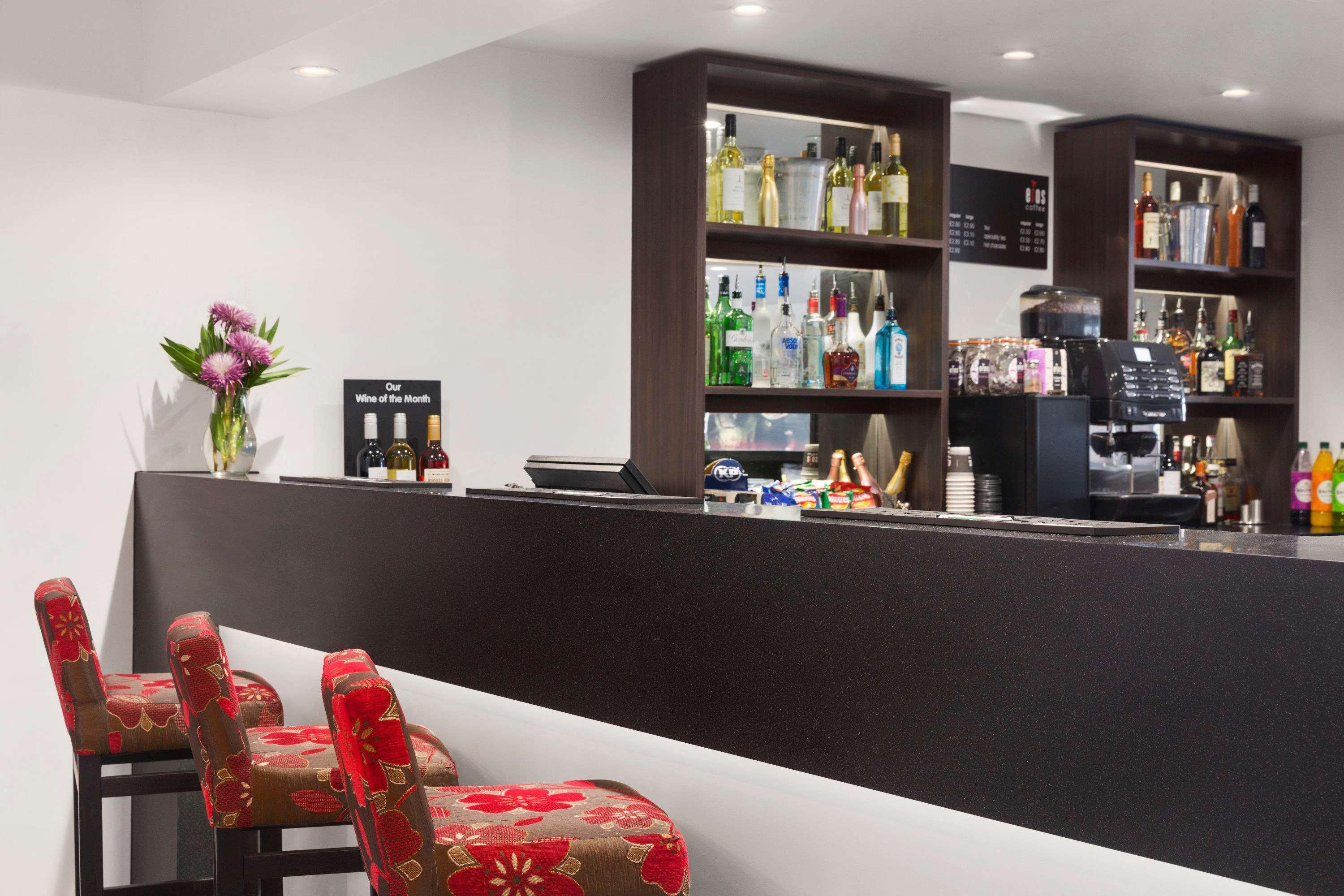 Ramada Milton Keynes Hotell Eksteriør bilde