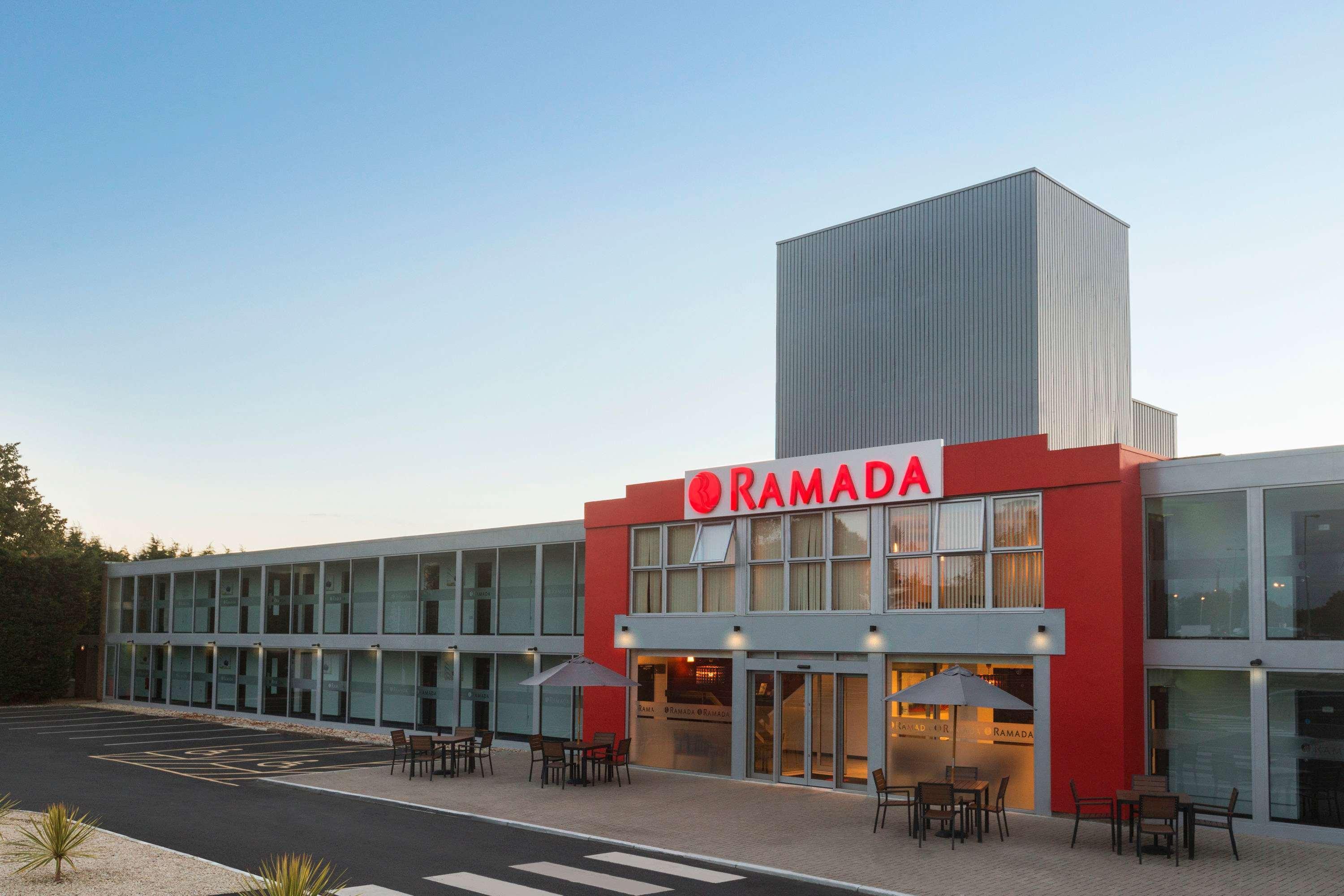Ramada Milton Keynes Hotell Eksteriør bilde