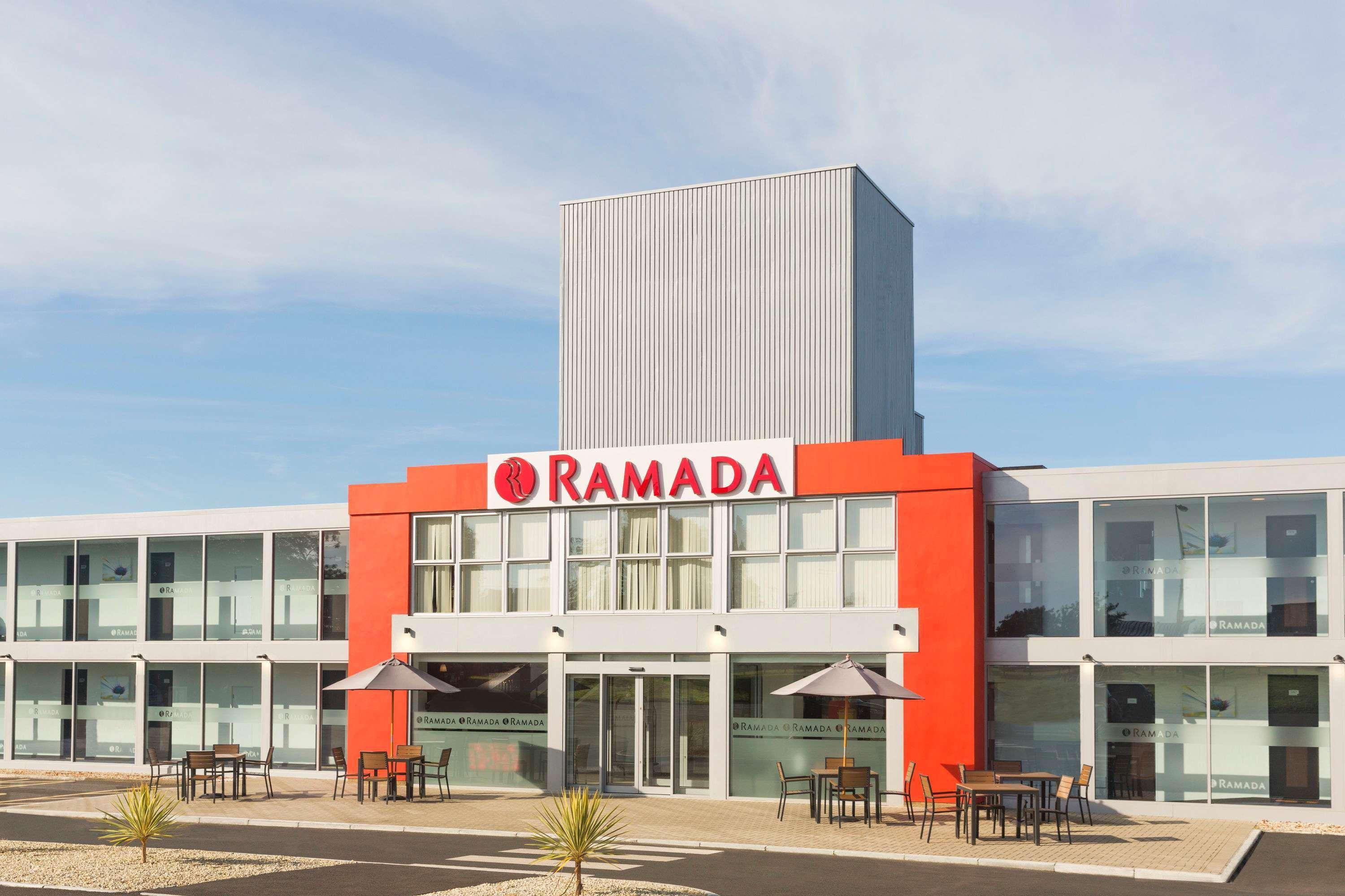 Ramada Milton Keynes Hotell Eksteriør bilde
