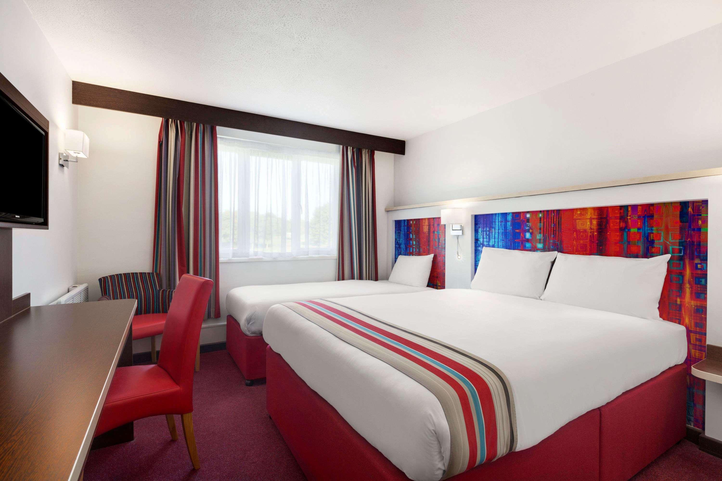 Ramada Milton Keynes Hotell Eksteriør bilde