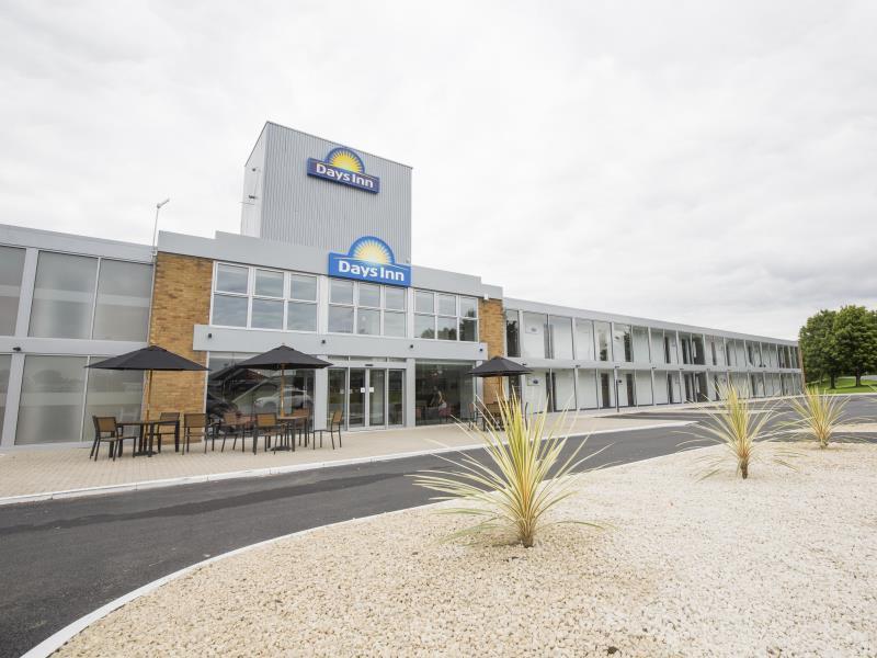 Ramada Milton Keynes Hotell Eksteriør bilde
