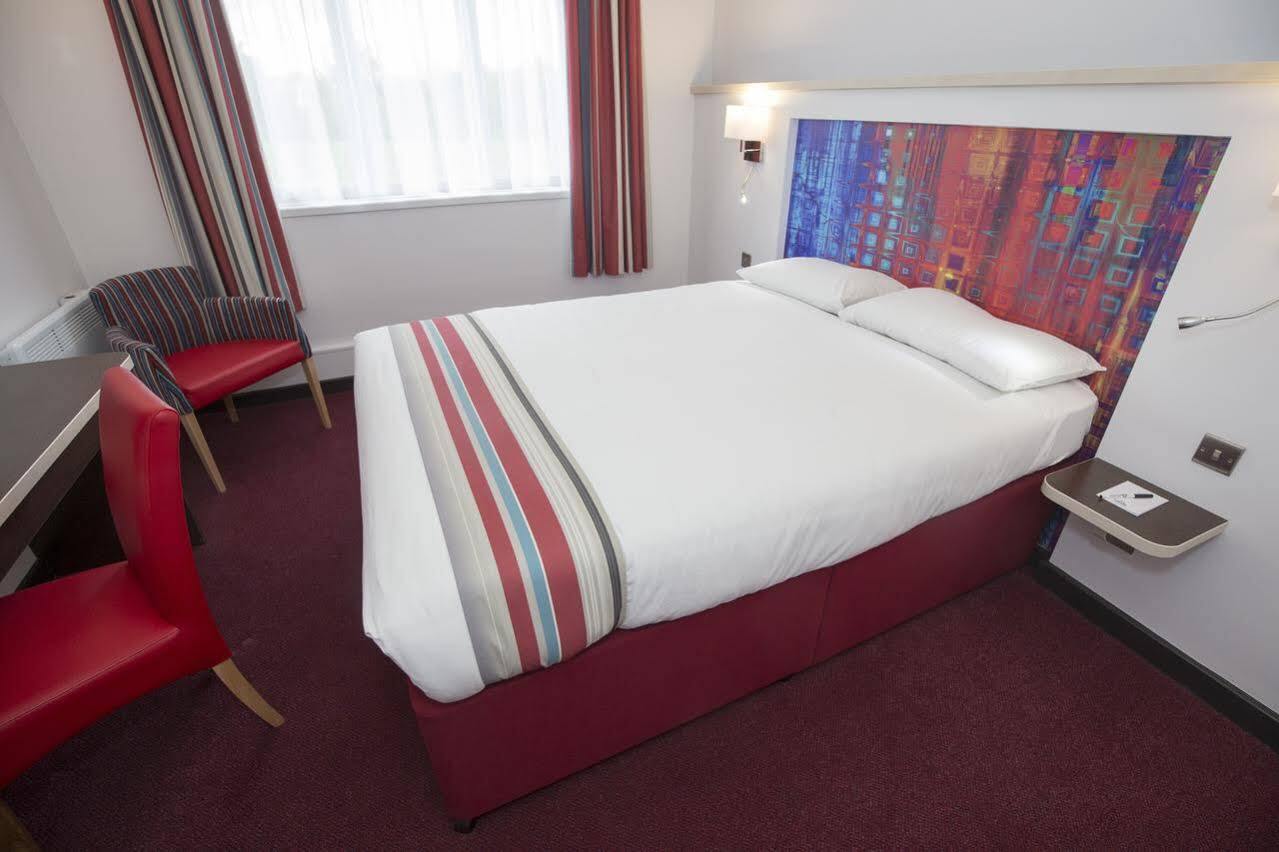 Ramada Milton Keynes Hotell Eksteriør bilde